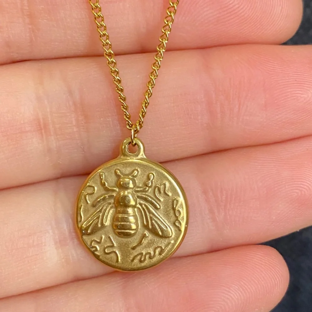 Gold Coin Bee ๐ Pendant Necklace - Elegant Women's Layering Chain - Picture 2 of 6